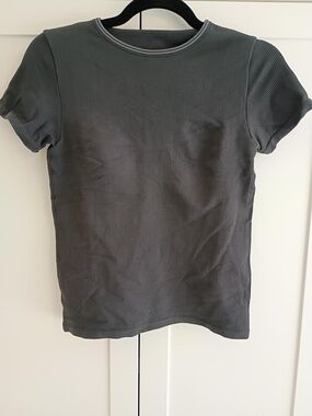 SKIMS RIBBED SEAMLESS TOP MEDIUM NWT